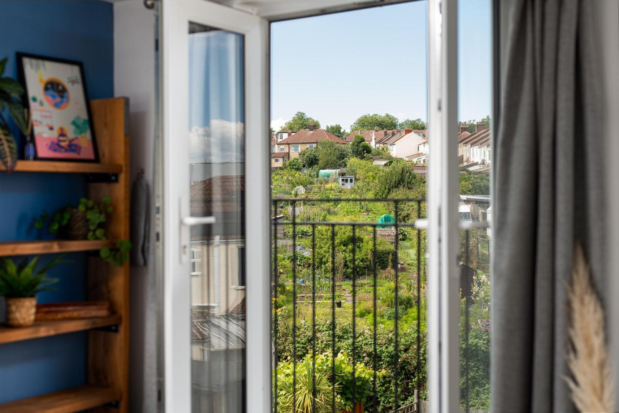 Charming Family Home With Stoves, Garden & Parking Бристоль Экстерьер фото