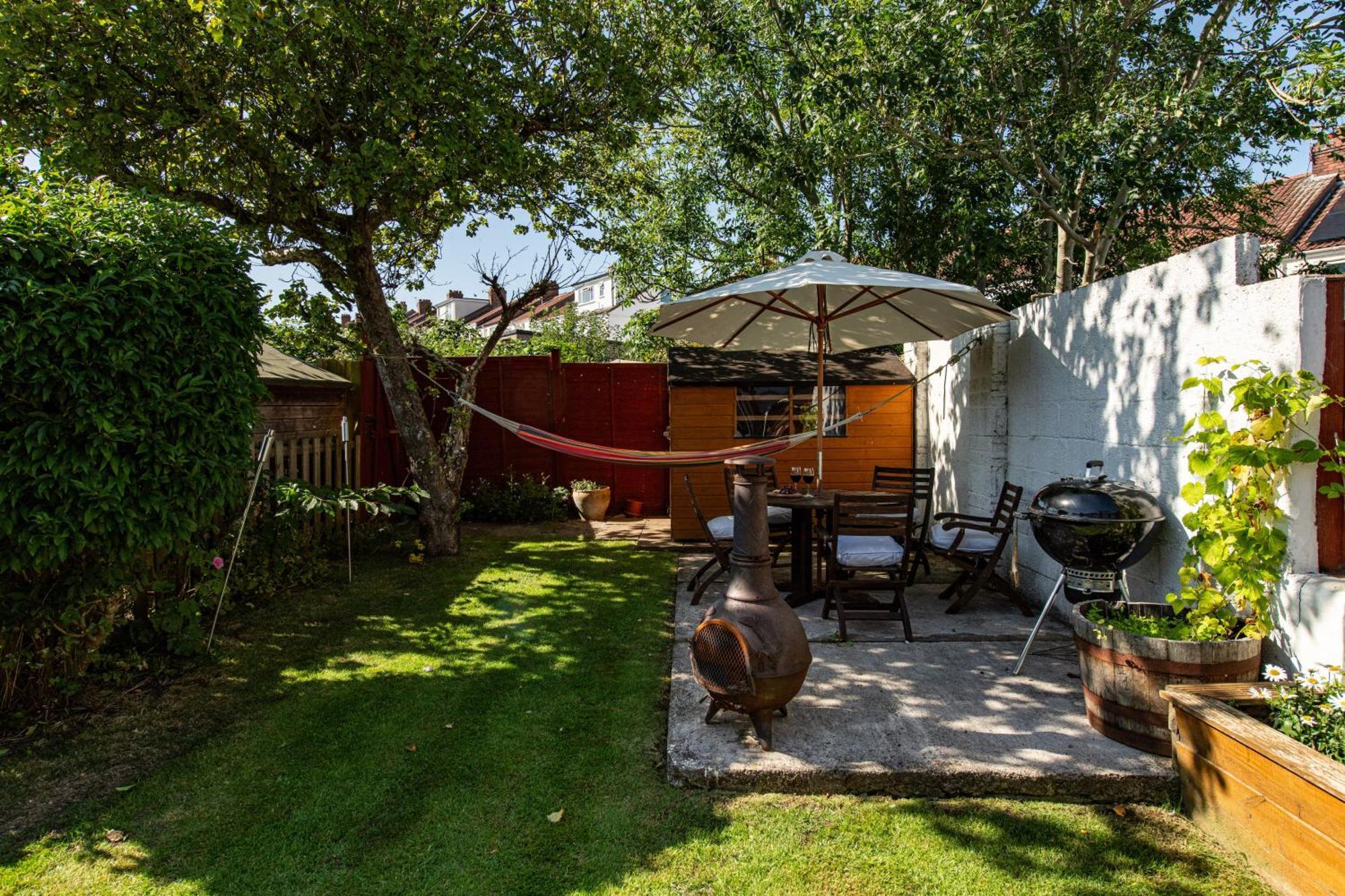 Charming Family Home With Stoves, Garden & Parking Бристоль Экстерьер фото