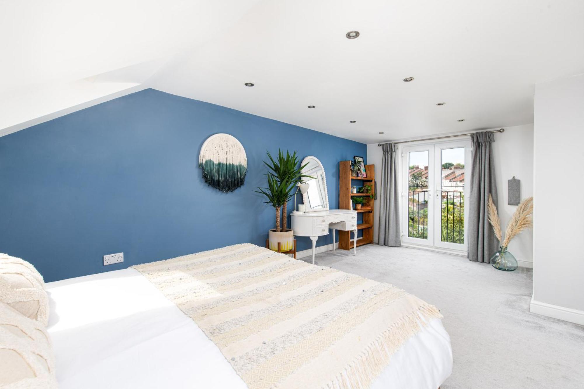 Charming Family Home With Stoves, Garden & Parking Бристоль Экстерьер фото